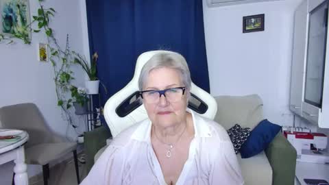 Snapshot of selenna57 chatting on April 15, 5:42 pm Selenna online show from April 15, 5:42 pm