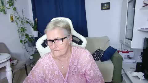 Snapshot of selenna57 chatting on April 16, 5:14 pm Selenna online show from April 16, 5:14 pm