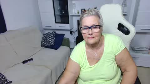 Snapshot of selenna57 chatting on April 19, 5:01 pm Selenna online show from April 19, 5:01 pm