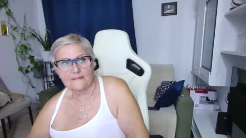 Snapshot of selenna57 chatting on April 20, 5:48 pm Selenna online show from April 20, 5:48 pm