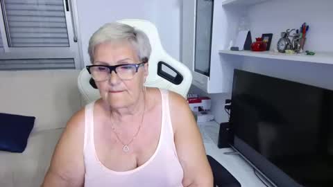 Snapshot of selenna57 chatting on May 11, 5:43 pm Selenna online show from May 11, 5:43 pm