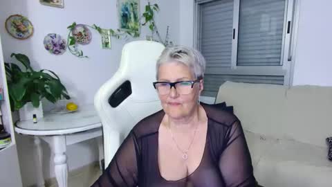 Snapshot of selenna57 chatting on May 16, 5:23 pm Selenna online show from May 16, 5:23 pm