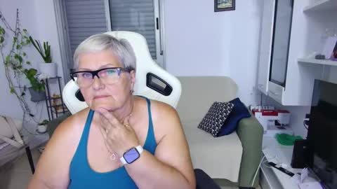 Snapshot of selenna57 chatting on May 27, 5:32 pm Selenna online show from May 27, 5:32 pm