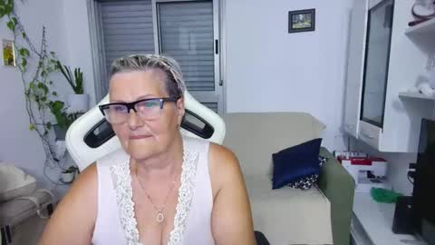 Snapshot of selenna57 chatting on June 1, 5:47 pm Selenna online show from June 1, 5:47 pm