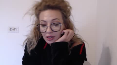 Snapshot of selenna_emma843468 chatting on October 2, 1:51 pm Selenna online show from October 2, 1:51 pm