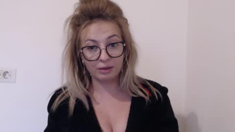 Snapshot of selenna_emma843468 chatting on October 6, 12:35 pm Selenna online show from October 6, 12:35 pm