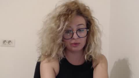 Snapshot of selenna_emma843468 chatting on October 28, 5:04 pm Selenna online show from October 28, 5:04 pm