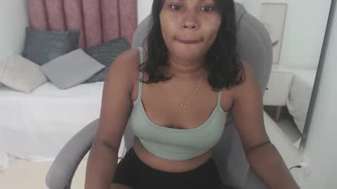 Snapshot of selenne_carter chatting on February 19, 12:45 pm selenne carter online show from February 19, 12:45 pm