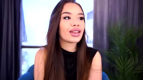 Snapshot of selennevoss chatting on June 26, 8:30 am Selenne online show from June 26, 8:30 am
