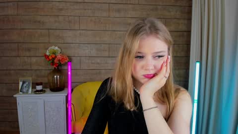 SelinSwarovski online show from February 4, 3:33 am