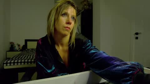 Snapshot of sellena_angel chatting on May 3, 4:46 pm sellena_angel online show from May 3, 4:46 pm