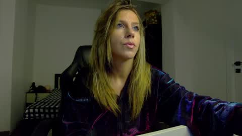 Snapshot of sellena_angel chatting on May 10, 2:00 pm sellena_angel online show from May 10, 2:00 pm