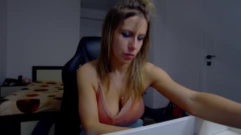 Snapshot of sellena_angel chatting on May 12, 3:20 pm sellena_angel online show from May 12, 3:20 pm