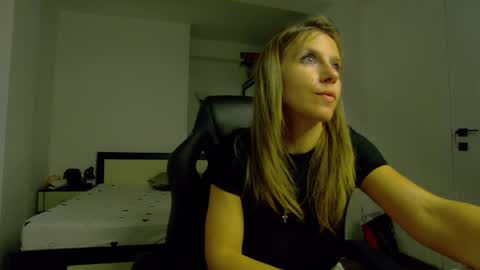 Snapshot of sellena_angel chatting on May 14, 4:25 pm sellena_angel online show from May 14, 4:25 pm
