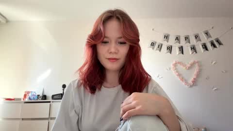 Snapshot of selmacalumag chatting on April 5, 9:06 am Lily online show from April 5, 9:06 am