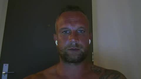 sence08 online show from September 15, 5:35 pm