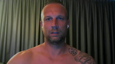 sence08 online show from June 5, 1:17 pm