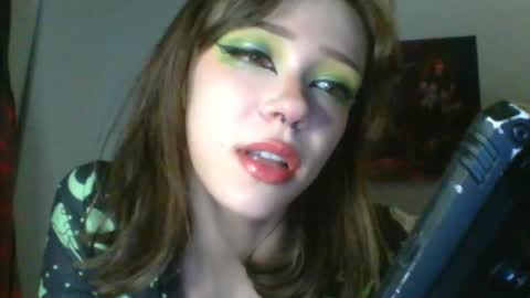 Snapshot of sendforesme chatting on January 19, 12:17 am goddess esme  online show from January 19, 12:17 am