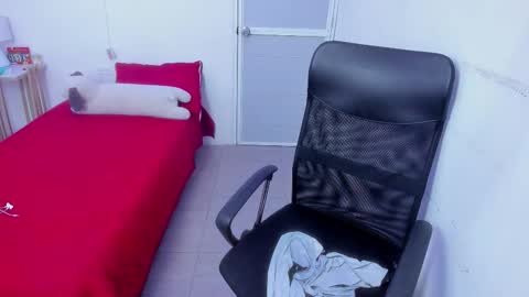 Snapshot of senior_teacher99 chatting on February 4, 12:16 am senior_teacher99 online show from February 4, 12:16 am