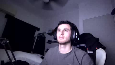 Snapshot of senitzzu chatting on January 4, 5:37 am PAJACONTROL online show from January 4, 5:37 am