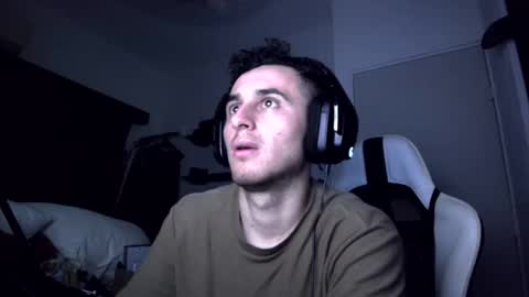 Snapshot of senitzzu chatting on January 19, 6:42 am PAJACONTROL online show from January 19, 6:42 am