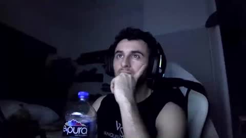 Snapshot of senitzzu chatting on February 4, 3:00 am PAJACONTROL online show from February 4, 3:00 am