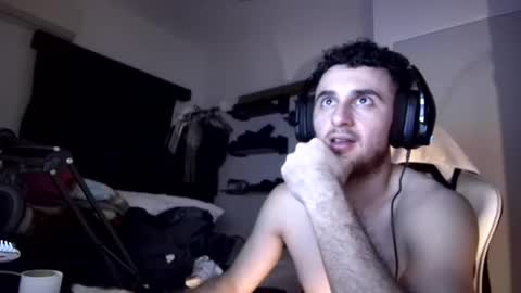 Snapshot of senitzzu chatting on February 6, 5:35 am PAJACONTROL online show from February 6, 5:35 am