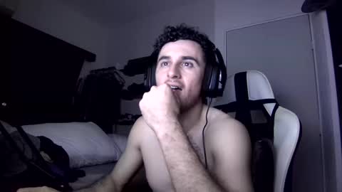 Snapshot of senitzzu chatting on February 22, 5:44 am PAJACONTROL online show from February 22, 5:44 am