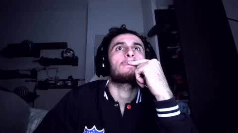 Snapshot of senitzzu chatting on October 13, 6:24 am PAJACONTROL online show from October 13, 6:24 am