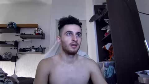 Snapshot of senitzzu chatting on October 18, 6:30 pm PAJACONTROL online show from October 18, 6:30 pm