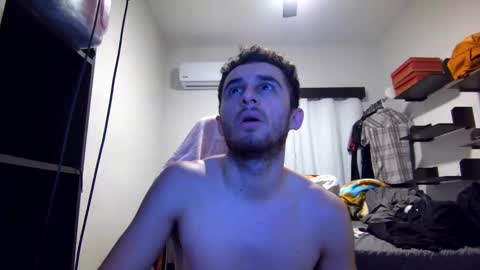 Snapshot of senitzzu chatting on November 17, 7:25 am PAJACONTROL online show from November 17, 7:25 am