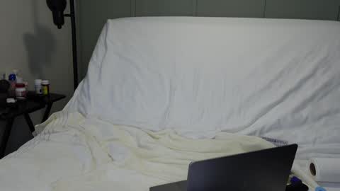 Snapshot of sensatyr chatting on December 30, 6:27 pm Daddy Dave online show from December 30, 6:27 pm