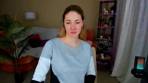 sensitiveheartt online show from March 12, 7:20 pm