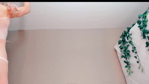 Snapshot of sensual_miss_mia chatting on February 27, 10:54 pm Mia online show from February 27, 10:54 pm