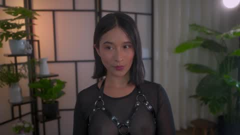 Snapshot of sensualcherry_ chatting on January 19, 12:17 am Maria- OF sensual bee online show from January 19, 12:17 am