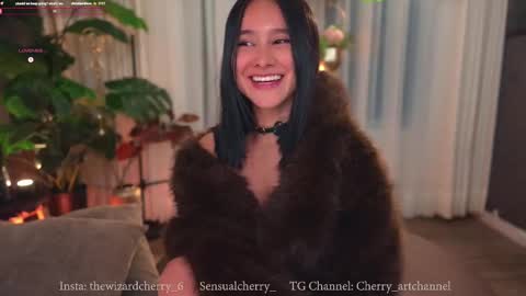 Snapshot of sensualcherry_ chatting on November 20, 12:55 am Maria- OF sensual bee online show from November 20, 12:55 am