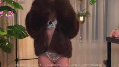 Snapshot of sensualcherry_ chatting on November 26, 12:11 am Maria- OF sensual bee online show from November 26, 12:11 am