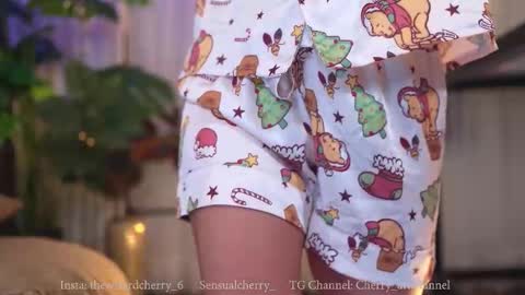 Snapshot of sensualcherry_ chatting on December 21, 1:35 am Maria- OF sensual bee online show from December 21, 1:35 am