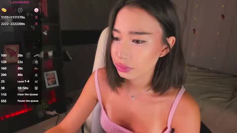 Snapshot of sensualily chatting on April 22, 3:35 pm Kiki online show from April 22, 3:35 pm