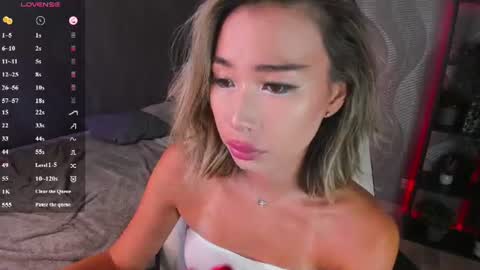 Snapshot of sensualily chatting on June 12, 3:33 pm Kiki online show from June 12, 3:33 pm