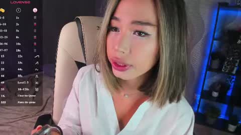 Snapshot of sensualily chatting on June 17, 3:35 pm Kiki online show from June 17, 3:35 pm