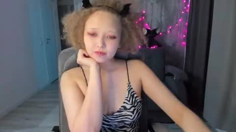 Snapshot of senya_sol chatting on July 10, 9:39 pm senya_sol online show from July 10, 9:39 pm