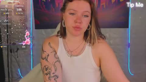 Snapshot of seraphinaa_darkwater chatting on July 5, 4:19 am Lisa and Mona online show from July 5, 4:19 am