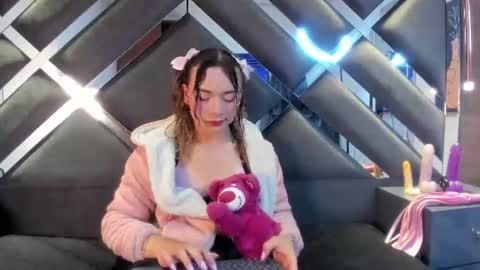 Snapshot of seraphine_nyx chatting on June 13, 3:59 am seraphine_nyx online show from June 13, 3:59 am
