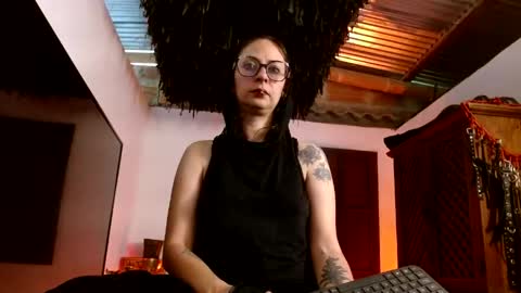 Snapshot of serena_xyz chatting on April 19, 6:07 pm Serena Xyz online show from April 19, 6:07 pm
