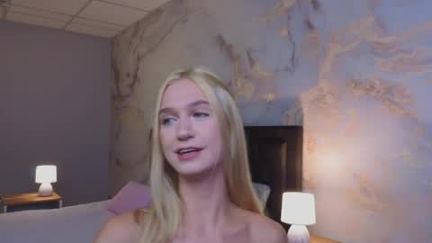 Snapshot of serenastile chatting on May 28, 10:23 am SerenaStile online show from May 28, 10:23 am