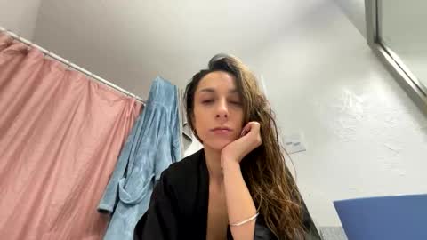 serenityroseee online show from February 21, 9:49 pm