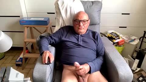 serge8413 online show from April 17, 10:29 am