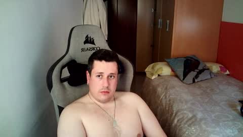 Snapshot of sergio95n chatting on February 19, 4:36 pm Pollos online show from February 19, 4:36 pm