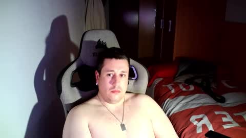 Snapshot of sergio95n chatting on February 21, 1:39 am Pollos online show from February 21, 1:39 am
